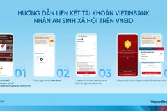 Des banques guident leurs clients dans l’ouverture de comptes, la liaison avec l’identification électronique et l’enregistrement des comptes de sécurité sociale afin que la réception des cadeaux soit rapide, pratique et sécurisée. Photo : VNA