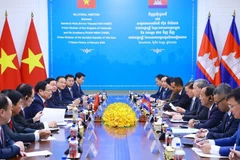 Le Premier ministre vietnamien Pham Minh Chinh s’est entretenu, le 6 février à Phnom Penh, avec son homologue cambodgien Hun Manet. Photo : VNA