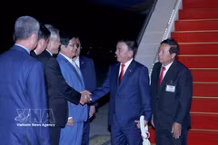 Le permanent du Secrétariat du PCV Tran Cam Tu est arrivé à Phnom Penh pour une visite officielle au Cambodge