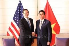 Le président vietnamien Luong Cuong (droite) a rencontré, le 24 septembre au matin (heure locale), le secrétaire d’État américain Marco Rubio. Photo : VNA