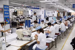 Des ouvriers d'une usine textile exportant des marchandises à Garco 10 à Hanoï. Photo : VNA