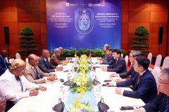 Le général Luong Tam Quang (droite), ministre de la Sécurité publique rencontre le ministre de l’Intérieur du Mozambique, Paulo Chachine. Photo : VNA