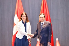 Le président de l’Assemblée nationale du Vietnam, Trân Thanh Mân, rencontré à Genève Maja Riniker, présidente du Conseil national de Suisse. Photo : VNA