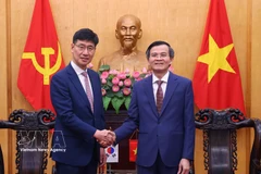 Renforcement de la coopération entre le Vietnam et Samsung Vietnam dans la formation des cadres dirigeants
