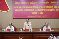 Une délégation du Comité permanent de l’Assemblée nationale, conduite par son vice-président Nguyen Duc Hai, également membre du Conseil électoral national, a effectué ce 12 janvier une mission de supervision des préparatifs des élections à Ca Mau. Photo : VNA