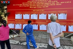 Un calendrier électoral destiné aux citoyens en mission en mer à Hô Chi Minh-Ville, à l'approche du scrutin législatif. Photo: VOV