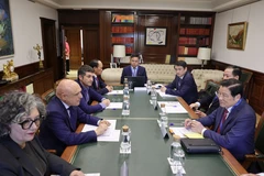 Une délégation du Parti communiste du Vietnam, conduite par Phan Đinh Trac, membre du Bureau politique, secrétaire du Comité central, chef de la Commission centrale des affaires intérieures du Parti, a effectué du 17 au 21 novembre 2025, une visite de travail en Espagne. Photo : ministère des AE.