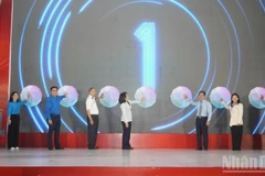 Lacérémonie de lancement du mouvement «alphabétisation numérique populaire » pour la période 2025-2026 à Hô Chi Minh-Ville. Photo : nhandan.vn