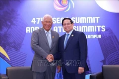 Le Premier ministre Pham Minh Chinh (droit) et le président du Conseil européen Antonio Costa. Photo: VNA