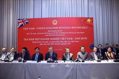 Le secrétaire général du Parti communiste du Vietnam, To Lam, a rencontré, le 30 octobre (heure locale) à Londres, des entreprises britanniques. Photo : VNA
