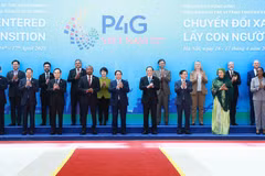 Le Premier ministre Pham Minh Chinh et les délégués au 4e Sommet du Partenariat pour la croissance verte et les objectifs mondiaux (P4G). Photo : VNA
