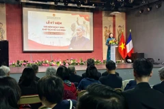 Cérémonie de commémoration au Centre Culturel Vietnamien en France. Photo : VNA