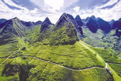 Le col Ma Pi Leng est situé dans le géoparc mondial du plateau karstique de Dong Van Photo : baodautu.vn