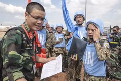 Les 32 premiers membres du personnel de l'Hôpital de campagne de niveau 2 n° 1 du Vietnam sont arrivés au Soudan du Sud où ils participent à la mission onusienne, le 2 octobre 2018. Photo : Archives VNA