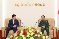 Le général Phan Van Giang, ministre de la Défense, a reçu, le 26 novembre à Hanoï, Irineo C. Espino, vice-ministre de la Défense des Philippines. Photo : VNA