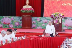 Le secrétaire général du Parti To Lam travaille avec les dirigeants de la ville de Can Tho et des provinces de Soc Trang et Hau Giang. Photo : VNA