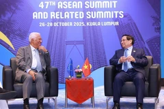 Le Premier ministre Pham Minh Chinh rencontre le président du Conseil européen, António Costa, dans le cadre du 47e sommet de l'ASEAN en Malaisie. Photo : VNA