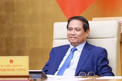 Le Premier ministre Phạm Minh Chính préside une réunion du gouvernement sur l'état de la décentralisation, de la répartition de pouvoir et de compétences liées au modèle d’organisation administrative à deux niveaux. Photo : VNA