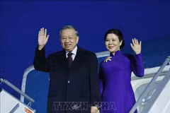 Le secrétaire général du Comité central du Parti communiste du Vietnam, Tô Lâm. et son épouse. Photo : VNA