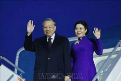 Le secrétaire général du Comité central du Parti communiste du Vietnam, Tô Lâm. et son épouse. Photo : VNA
