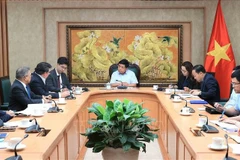 Le vice-Premier ministre vietnamien Nguyên Chi Dung a reçu, le 5 août à Hanoï, Danel C. Aboitiz, PDG du groupe philippin Aboitiz Power. Photo : VNA