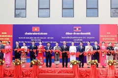 La cérémonie d’inauguration et de remise de l’Hôpital d’amitié Laos – Vietnam de la province de Houaphanh (Nord du Laos). Photo : nhandan