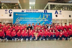 La délégation sportive vietnamienne part pour les 33es Jeux d’Asie du Sud-Est en Thaïlande. Photo :VNA