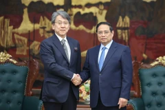 Le Premier ministre Pham Minh Chinh rencontre à Hanoï Maeda Tadashi, président du Conseil d’administration de la Banque japonaise pour la coopération internationale. Photo : VNA
