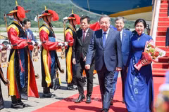 Le secrétaire général Tô Lâm et son épouse, accompagnés d’une délégation de haut niveau du Vietnam, effectuent une visite d’État en République de Corée. Photo : VNA