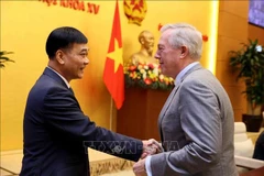 Le vice-président de l'Assemblée nationale du Vietnam Vu Hong Thanh (gauche) a reçu le 19 mars à Hanoï le PDG du Conseil des affaires États-Unis-ASEAN, Ted Osius, ancien ambassadeur des États-Unis au Vietnam. Photo : VNA