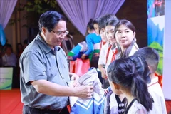 Le PM assiste à la cérémonie de lancement de la construction d’une école à Thanh Hoa