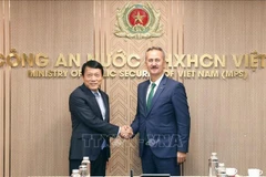 Le général Luong Tam Quang, ministre de la Sécurité publique (gauche) et le président de l’Agence turque de l’industrie de la défense. Photo : VNA