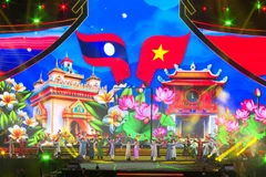 Le spectacle « Vietnam–Laos : Épopée de l’amitié » à Vientiane. Photo : VNA