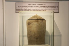 La stèle de Hoa Lai, trésor national, est exposée au Musée provincial de Khanh Hoa. Photo : VNA