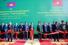 La cérémonie d’inauguration du poste-frontière international Tan Nam (province de Tây Ninh) – Meun Chey (province de Prey Veng, Cambodge). Photo : VNA