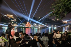 Ambiance du réveillon du Nouvel An 2026 à Hanoï et à Hô Chi Minh-Ville
