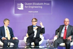 De gauche à droite : les Professeurs Yoshua Bengio et Yann LeCun, ainsi que le Docteur Bill Dally, trois des sept lauréats du prix Reine Elizabeth d’ingénierie 2025. Photo : Guardian/CVN 