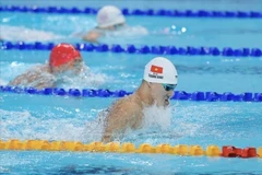 Pham Thanh Bao remporte l’épreuve du 100 m brasse, offrant la deuxième médaille d’or de la natation vietnamienne et la 14ᵉ médaille d’or de la délégation. Photo : VNA