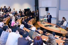 Le Premier ministre Pham Minh Chinh visite et prononce le 12 juin (heure locale) un discours de politique à l’Université d’économie de Stockholm. Photo : VNA