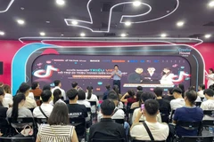 La formation à l’entrepreneuriat numérique intitulé "L'entrepreneuriat à millions de vues – Soutenir 20 millions de jeunes dans la création d'entreprise", organisée à Hanoï. Photo : nhandan.vn