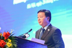 Le vice-Premier ministre Tran Hong Ha prend la parole lors du colloque. Photo : VNA