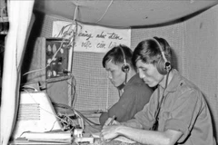 L'opérateur du télégraphe B8 de l'Agence de presse de libération transmet et reçoit des informations. Photo d'archives : VNA