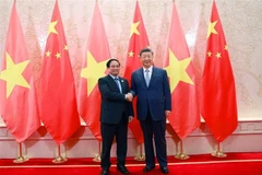 Le Premier ministre vietnamien Pham Minh Chinh (gauche) s’est entretenu le 31 août, à Tianjin, avec le secrétaire général du Parti communiste chinois et président chinois, Xi Jinping. Photo : VNA