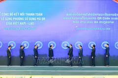La cérémonie de lancement du service bilatéral de connexion de paiement de détail via code QR entre le Vietnam et le Laos. Photo : VNA