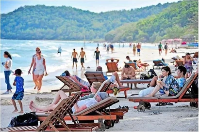 Touristes étrangers à Phu Quôc. Photo: VTV