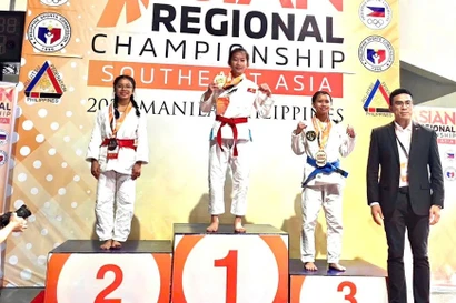 Triêu Thi Thuy, 17 ans, a remporté l’or pour le Vietnam dans la catégorie féminine Newaza Gi (44 kg). Photo : Comité d’organisation