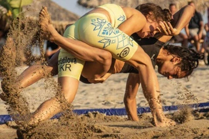 Fort d'un intérêt local marqué pour les sports de combat et d'une culture balnéaire en plein essor, on attend beaucoup des athlètes et des spectateurs aux Beach Wrestling World Series. Photo: 24h.com.vn