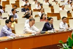La 15e AN adopte la résolution modifiant et complétant plusieurs articles de la Constitution. Photo: VNA