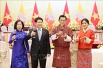 Le président Luong Cuong (deuxième à gauche) et son épouse président un banquet d’État en l’honneur du roi du Bhoutan et de son épouse. Photo : VNA
