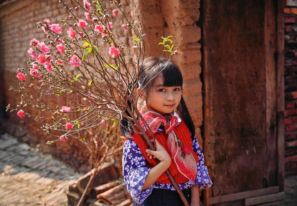 Les enfants attendent ce moment avec impatience, non seulement pour les étrennes, mais aussi pour les vœux et l'affection qui les accompagnent. Photo: VNA
